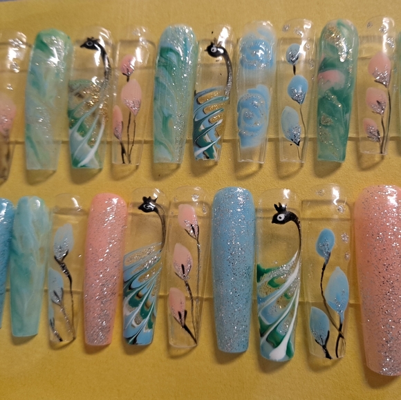 Press on nails - Picture 4 of 4